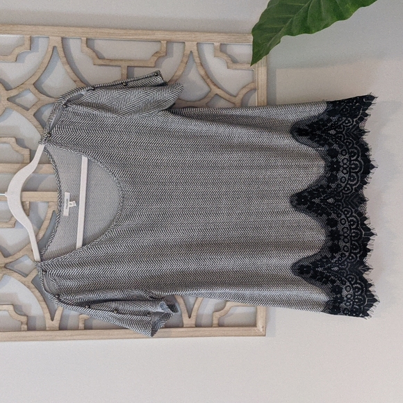 Black and white Chevron lacey top - Picture 1 of 3